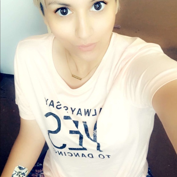 Meet your Posher, Claudia - Picture 2 of 2